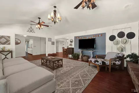 Living - 6161 Circle C Ln, Dixon, CA 95620 photo 2 of 4