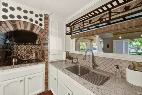 Kitchen - 6161 Circle C Ln, Dixon, CA 95620 photo 9 of 12