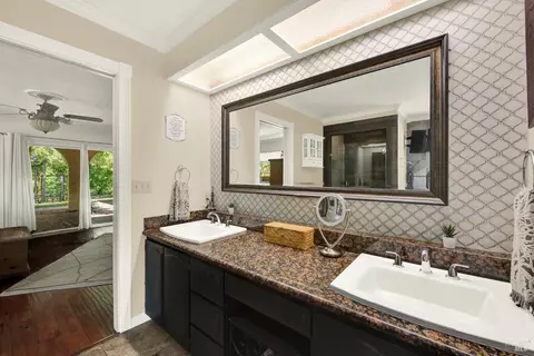 Bath - 6161 Circle C Ln, Dixon, CA 95620 photo 2 of 5