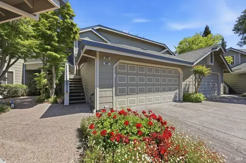 2092 Stonefield Ln, Santa Rosa, CA 95403
