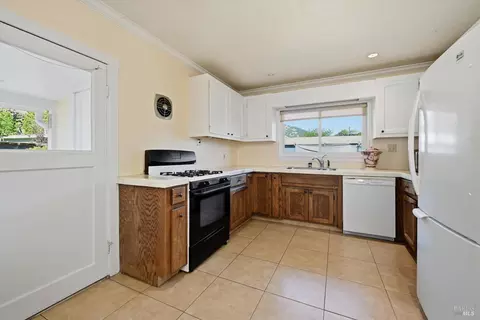 Kitchen - 3440 Beach St, Nice, CA 95464 photo 2 of 4