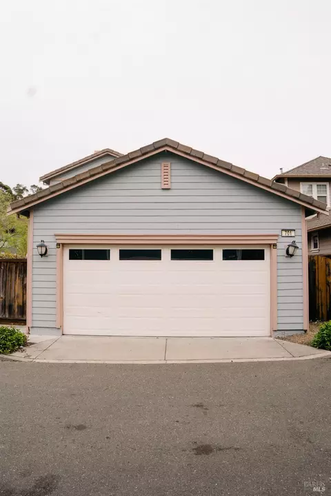 Exterior - 701 Oscar St, Vallejo, CA 94592 photo 4 of 5