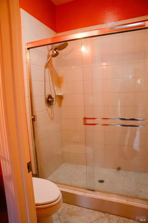 Bath - 701 Oscar St, Vallejo, CA 94592 photo 2 of 10