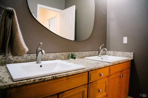 Bath - 701 Oscar St, Vallejo, CA 94592 photo 4 of 10
