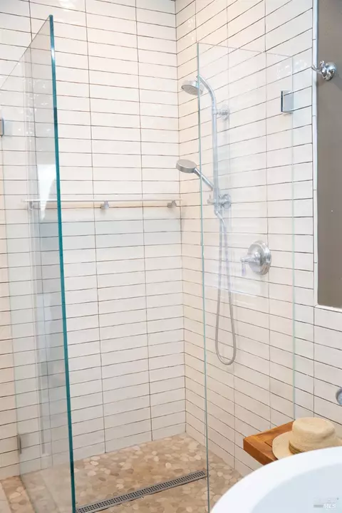 Bath - 701 Oscar St, Vallejo, CA 94592 photo 10 of 10