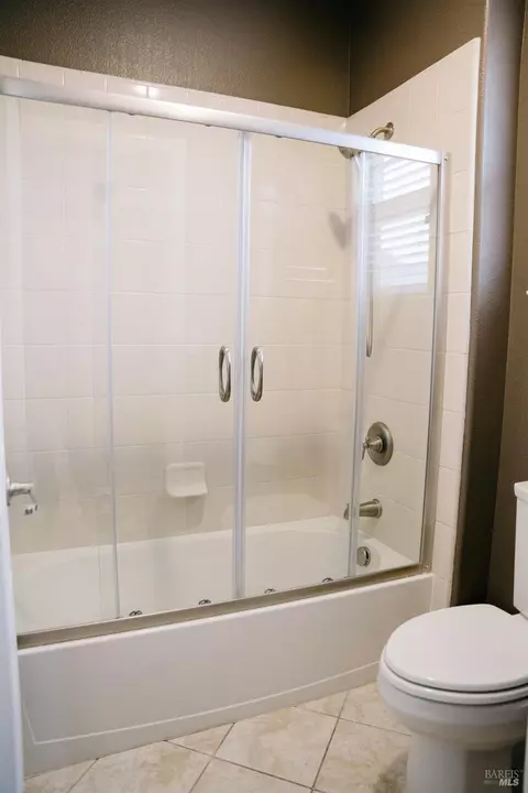 Bath - 701 Oscar St, Vallejo, CA 94592 photo 6 of 10