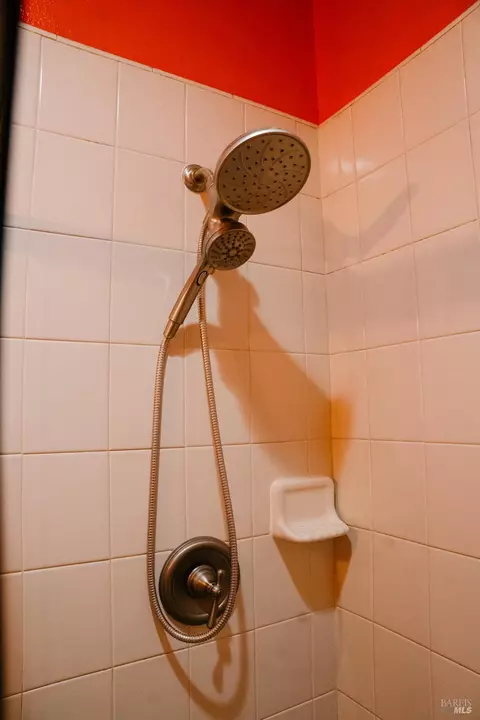 Bath - 701 Oscar St, Vallejo, CA 94592 photo 3 of 10
