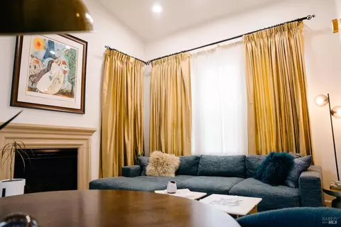 Living - 701 Oscar St, Vallejo, CA 94592 photo 1 of 4