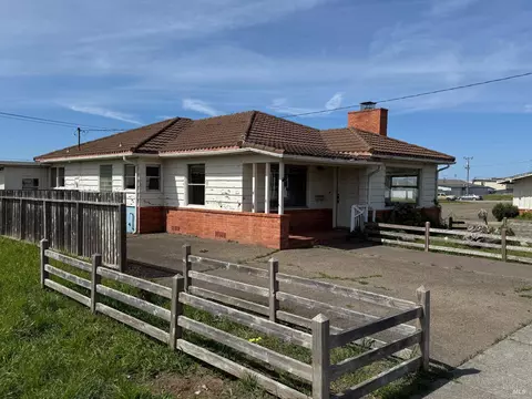 327 S Franklin St, Fort Bragg, CA 95437