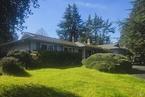 7149 Lynch Rd, Sebastopol, CA 95472