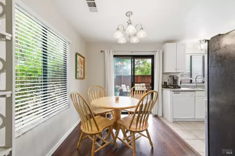 Dining - 451 7th St W, Sonoma, CA 95476 photo 2 of 3