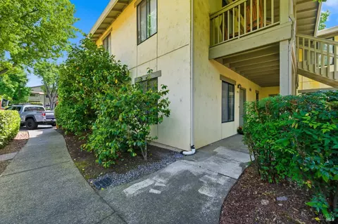Exterior - 451 7th St W, Sonoma, CA 95476 photo 5 of 7