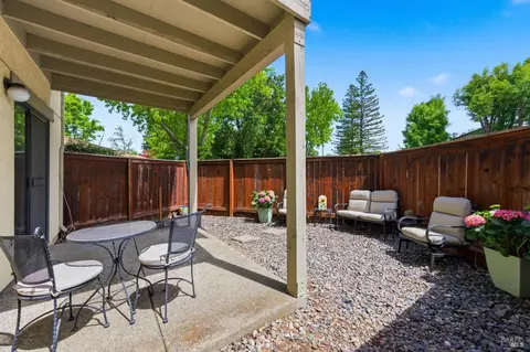 Exterior - 451 7th St W, Sonoma, CA 95476 photo 2 of 7