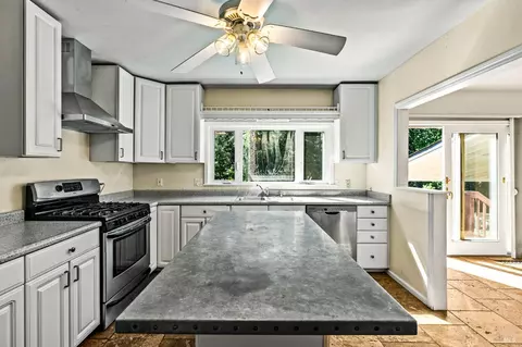 Kitchen - 11 Lukens Pl, Angwin, CA 94508 photo 4 of 8