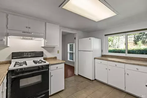 Kitchen - 11 Lukens Pl, Angwin, CA 94508 photo 6 of 8