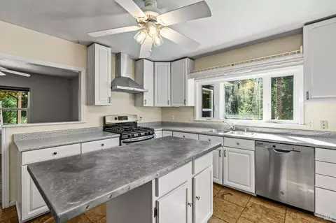 Kitchen - 11 Lukens Pl, Angwin, CA 94508 photo 3 of 8
