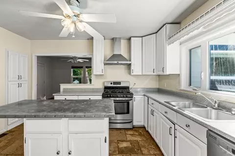 Kitchen - 11 Lukens Pl, Angwin, CA 94508 photo 2 of 8