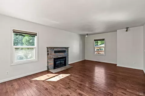 Living - 11 Lukens Pl, Angwin, CA 94508 photo 4 of 10