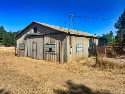 46145 Meadow Ln N, Laytonville, CA 95454