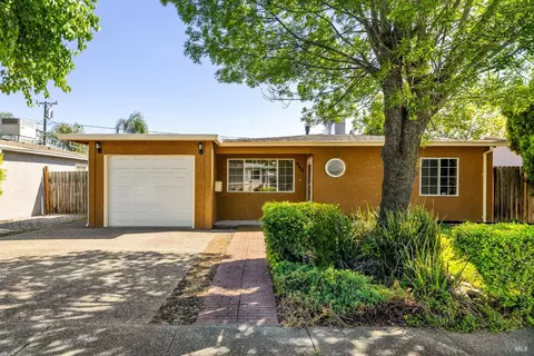460 Mcknight Ln, Vacaville, CA 95688