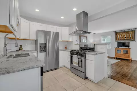 Kitchen - 1048 Western Ave, Vallejo, CA 94591 photo 3 of 3