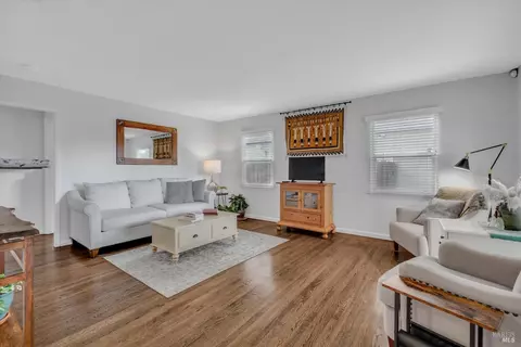Living - 1048 Western Ave, Vallejo, CA 94591 photo 2 of 3