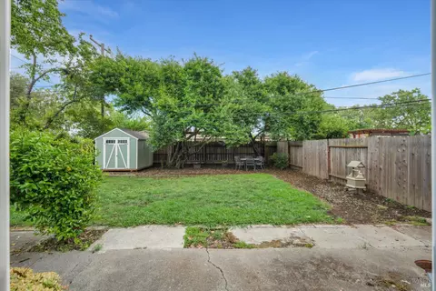 Exterior - 1048 Western Ave, Vallejo, CA 94591 photo 2 of 10