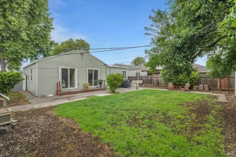 Exterior - 1048 Western Ave, Vallejo, CA 94591 photo 3 of 10