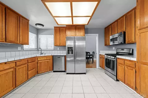 Kitchen - 1820 Howard Dr, Windsor, CA 95492 photo 2 of 2
