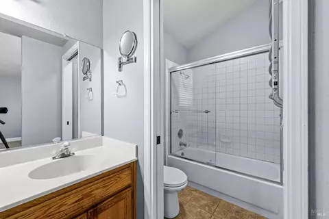 Bath - 1820 Howard Dr, Windsor, CA 95492 photo 3 of 4