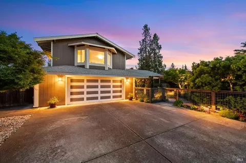 15 Glen Ct, Napa, CA 94558