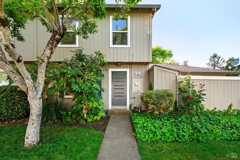 319 Algiers Ct, Santa Rosa, CA 95409