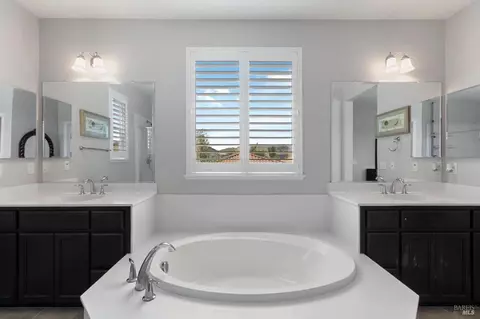 Bath - 7012 Cardinal Ct, Vacaville, CA 95687 photo 4 of 4