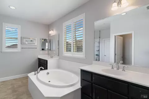 Bath - 7012 Cardinal Ct, Vacaville, CA 95687 photo 3 of 4