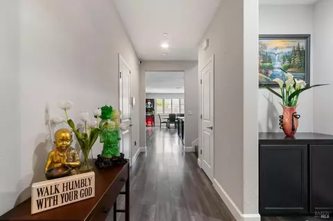 Entry Way - 7012 Cardinal Ct, Vacaville, CA 95687 photo 1 of 3