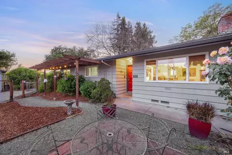 2142 Laguna Rd, Santa Rosa, CA 95401