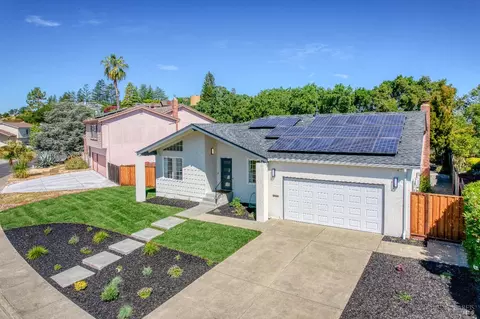 13 Woodland Ct, Novato, CA 94947