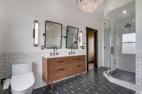 Bath - 705 Georgia St, Vallejo, CA 94590 photo 4 of 6