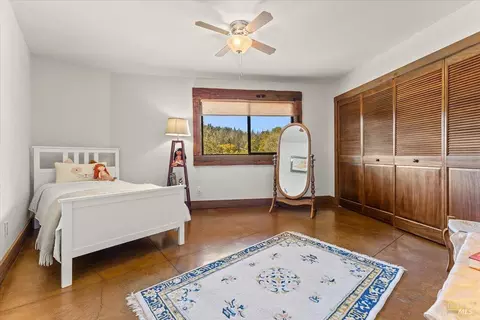 Bedroom - 22355 Chianti Rd, Geyserville, CA 95441 photo 4 of 5