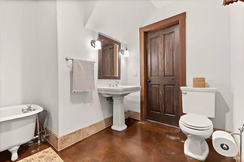 Bath - 22355 Chianti Rd, Geyserville, CA 95441 photo 4 of 7