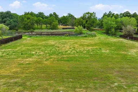 1100 Oak Park Way, Lakeport, CA 95453