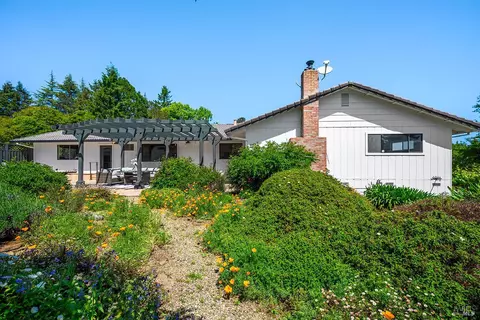 9275 Ferguson Ct, Sebastopol, CA 95472