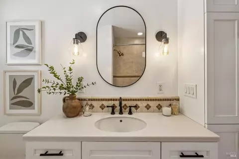 Bath - 485 Montecito Ave, Corte Madera, CA 94925 photo 2 of 3