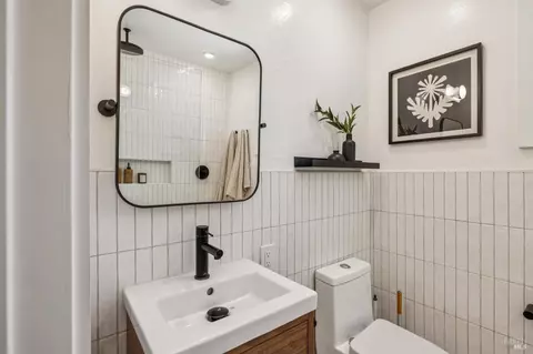 Bath - 485 Montecito Ave, Corte Madera, CA 94925 photo 3 of 3