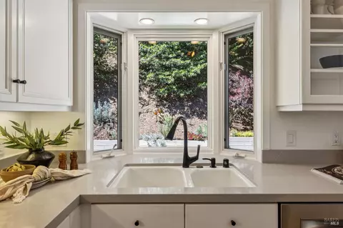 Kitchen - 485 Montecito Ave, Corte Madera, CA 94925 photo 2 of 5