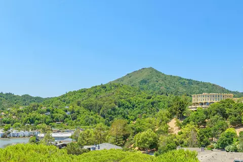 175 Upper Via Casitas Way #2, Greenbrae, CA 94904