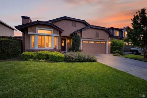 8536 Planetree Dr, Windsor, CA 95492