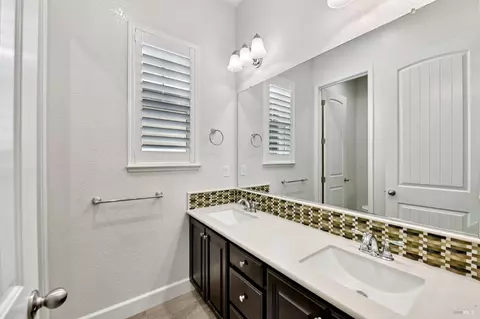 Bath - 726 Elderberry Loop, Vacaville, CA 95688 photo 2 of 5