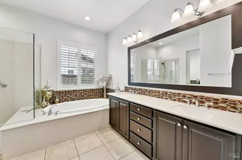 Bath - 726 Elderberry Loop, Vacaville, CA 95688 photo 4 of 5
