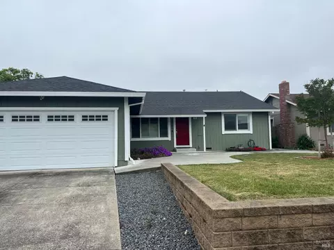 1066 Santa Clara Ln, Petaluma, CA 94954